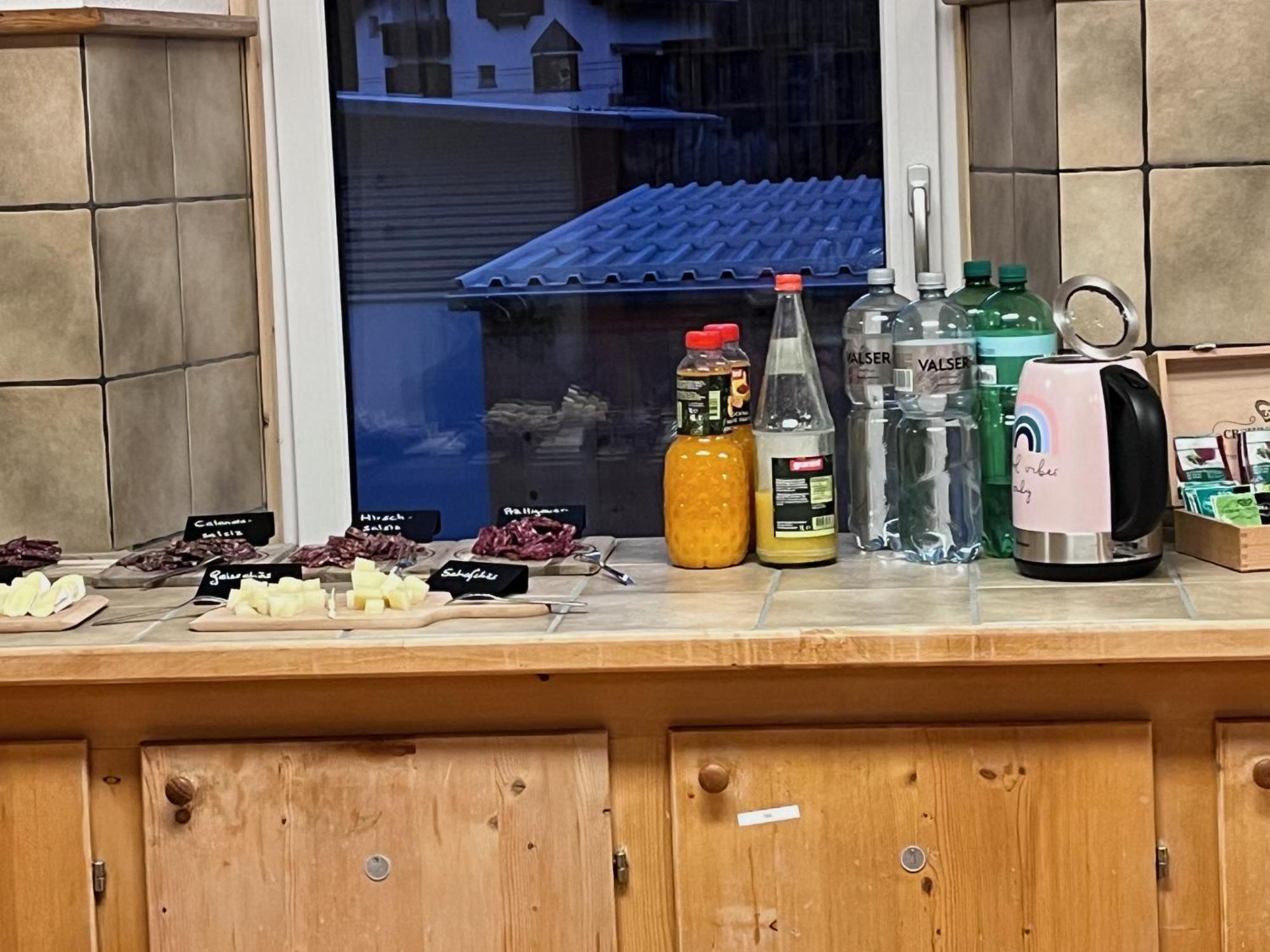 Chrona Bed & Breakfast Jenaz Екстер'єр фото